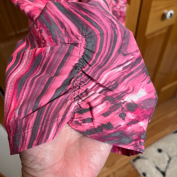 Calvin Klein pink and grey swirl print Capri leggings. Size XL. Worn onc… - Picture 7 of 9